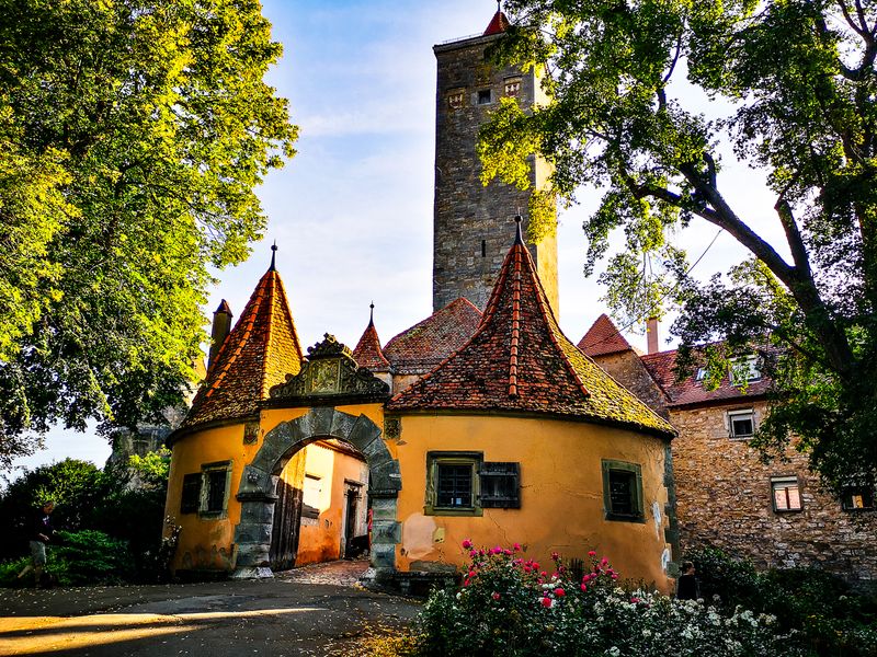 Burgturm und Tor 