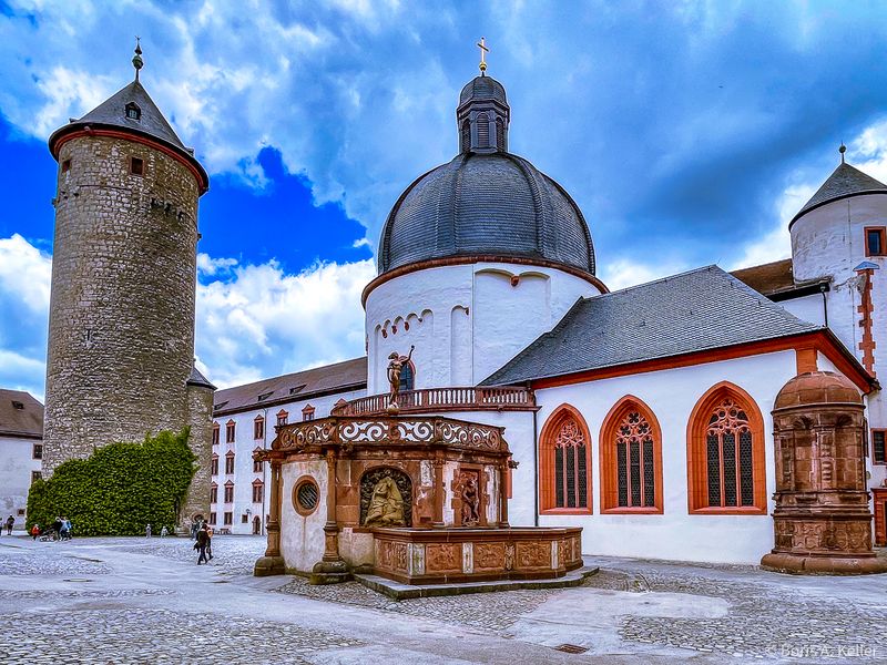 Inner court with Bergfried and Marienkirche