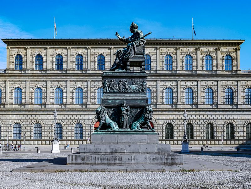 Max-Joseph-Platz