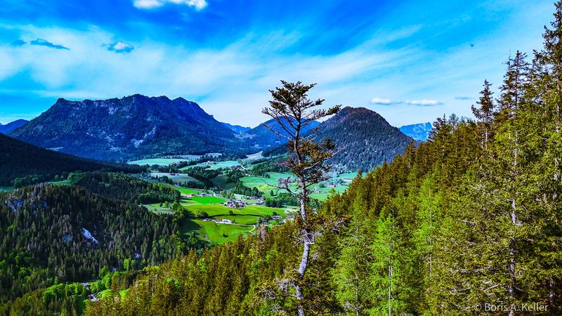 View to the Valleyand surronding Mountains     