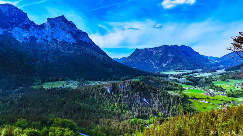 View to the Valleyand surronding Mountains  