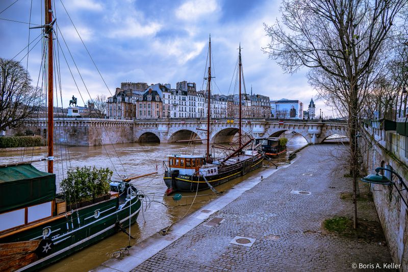 Pont Neuf & Houseboats