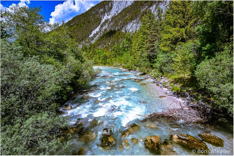 The wild Isar River