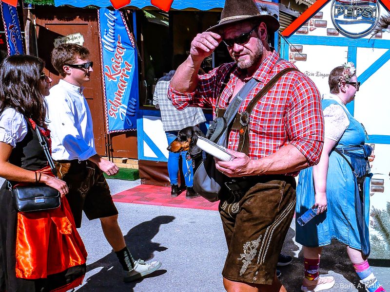 Dirndl & Lederhosen