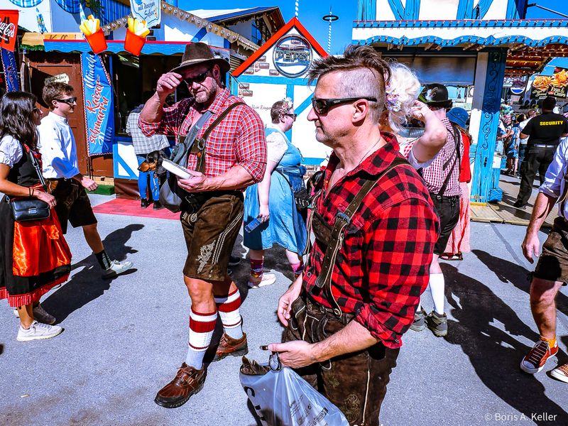 Dirndl & Lederhosen