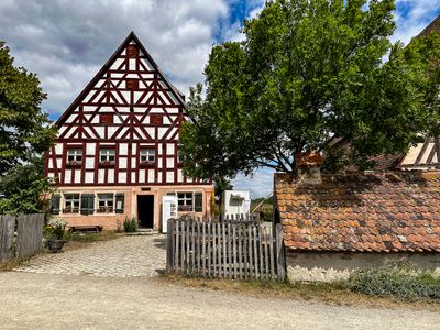Backhaus (right)