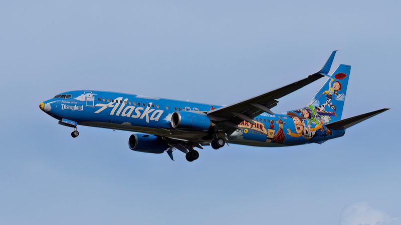 Alaska Disneyland N537AS.