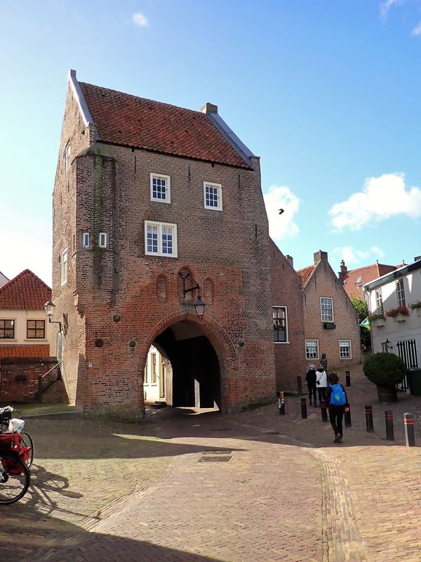 Stage 8: Gevangenpoort
