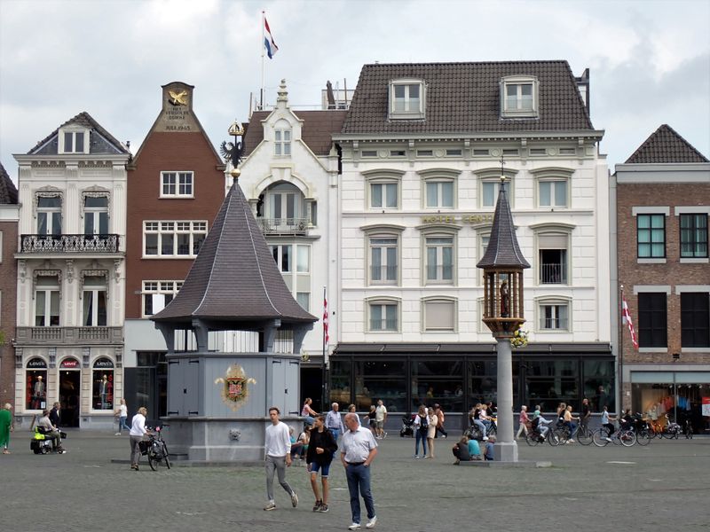 Stage 12: Markt