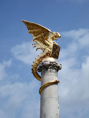 Stage 12: Dragon statue