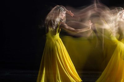 DANCING white & yellow