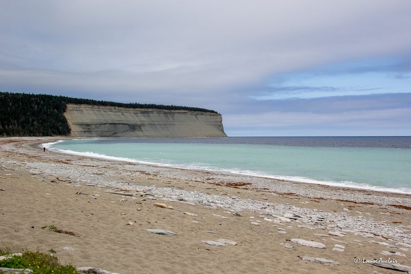 Grande baie protge par deux falaises abruptes
