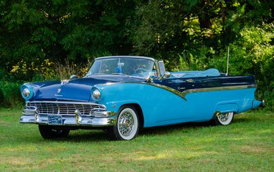 1956 Ford Fairlane Sunliner