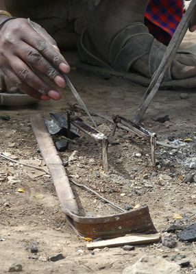 Hadza_P1030773.jpg