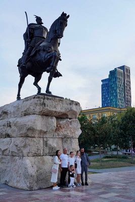 Tirana, Skanderbeg Statue