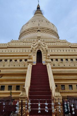 Bagan, Shwezigon Pagoda