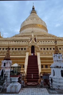 Bagan, Shwezigon Pagoda