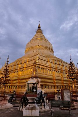 Bagan, Shwezigon Pagoda