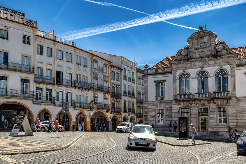 Giraldo Square