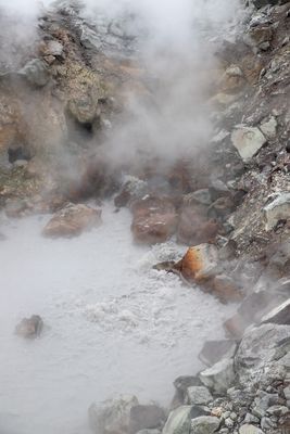 release of hydrogen sulfide on the Dzenzur volcano