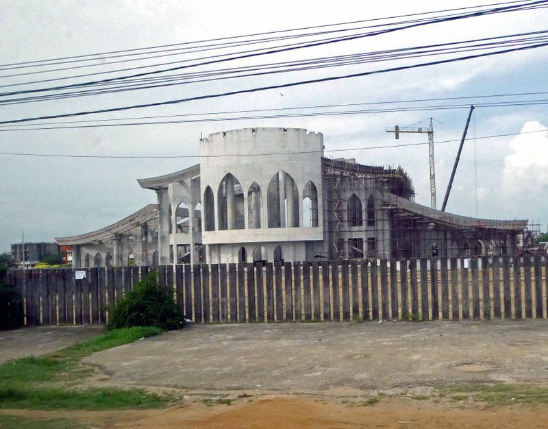 New Catholic church under construction in the Ivory Coast.JPG
