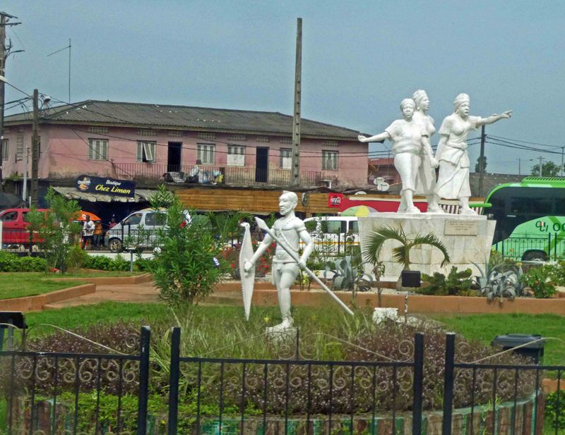 Statues on a roundabout in Grand Bassam, Ivory Coast.JPG