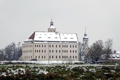 Sailing past Pretzsch Castle (1571-74)