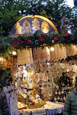 Lace vendor at the Dresdner Striezelmarkt