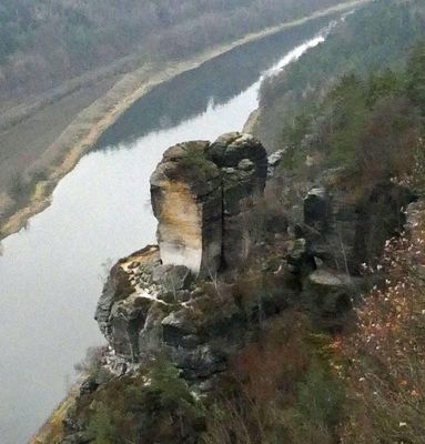 In November 2000, approximately one-third of the rock shown broke off 800 tons of sandstone