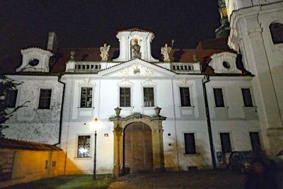 The Strahov Monastery Library contains 130,000 volumes including over 2,500 published before 1500