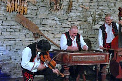 Excellent demonstration of the Dulcimer