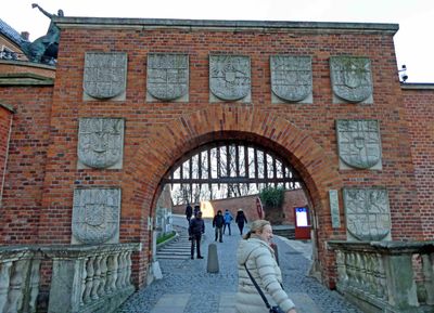 Herbowa Gate (1921) is decorated with nine coats of arms of Polish , Lithuanian , Ruthenian and feudal lands