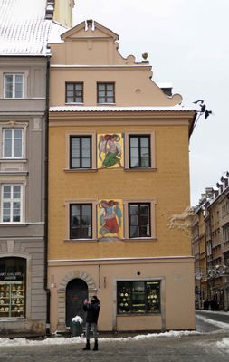 Building on Warsaw's Old Town Market Square