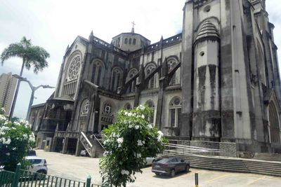 Fortaleza Cathedral architecture borrows from the Cologne Cathedral in Germany and is similar to the Chartres Cathedral in Franc
