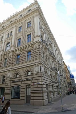 1901 building is Mikhail Eisenstein's first use of Art Nouveau ornamental motifs
