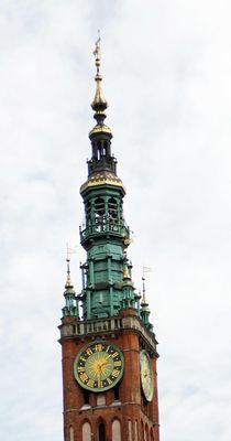  The oldest of Gdańsk carillons was installed on the Main Town Hall tower in 1561