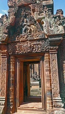 Gate to the inner enclosure of Banteay Srei and statue inside courtyard