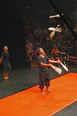Phare Ponleu Selpak juggler