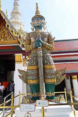 Inthorachit is 1 or 12 Giants guarding Wat Phra Kaew