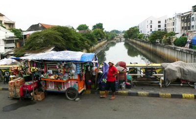 Jakarta vendor on a canal