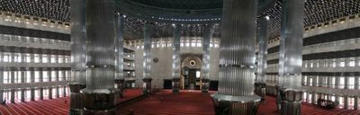 Istiqlal Mosque is the largest mosque in Southeast Asia and ninth in the world based on worshiper capacity
