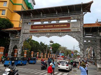 Entering Jakarta's Chinatown