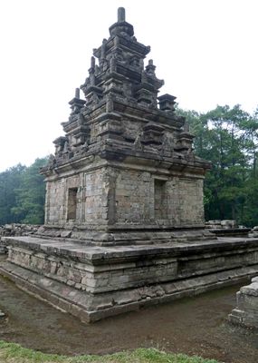 Gedong IV is a temple that was dedicated to Shiva