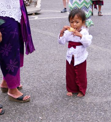 A young visitor at Ulun Danu Beratan