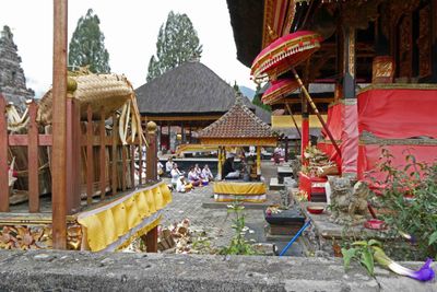 Private ceremony in one of the temples of Ulun Danu Beratan