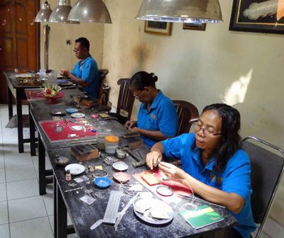 Yasana jewelers working on gold and silver jewelry in Bali