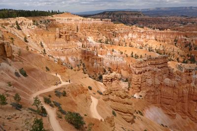 Looking at the trail down into Bryce Canyon