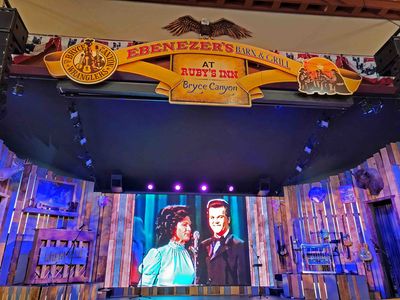 Dinner Show in Bryce Canyon City, Utah