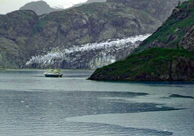 Sightseeing boat in Glacier Bay National Park