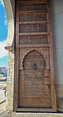 Wooden door of the Souk El Had marketplace.jpg